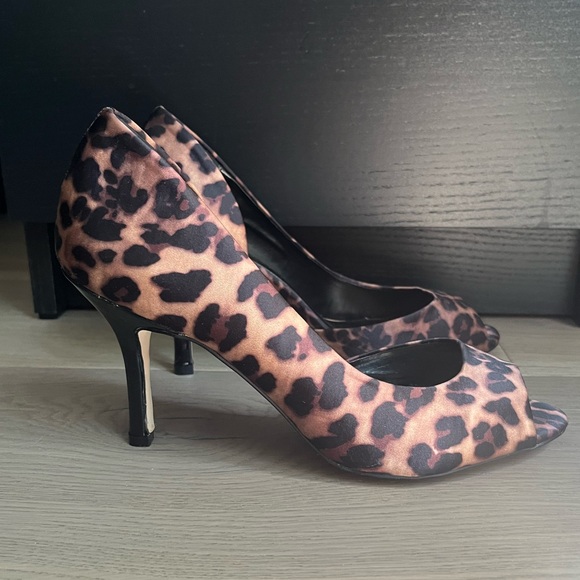 Le Château Cheetah Print High Heels! - Picture 3 of 5